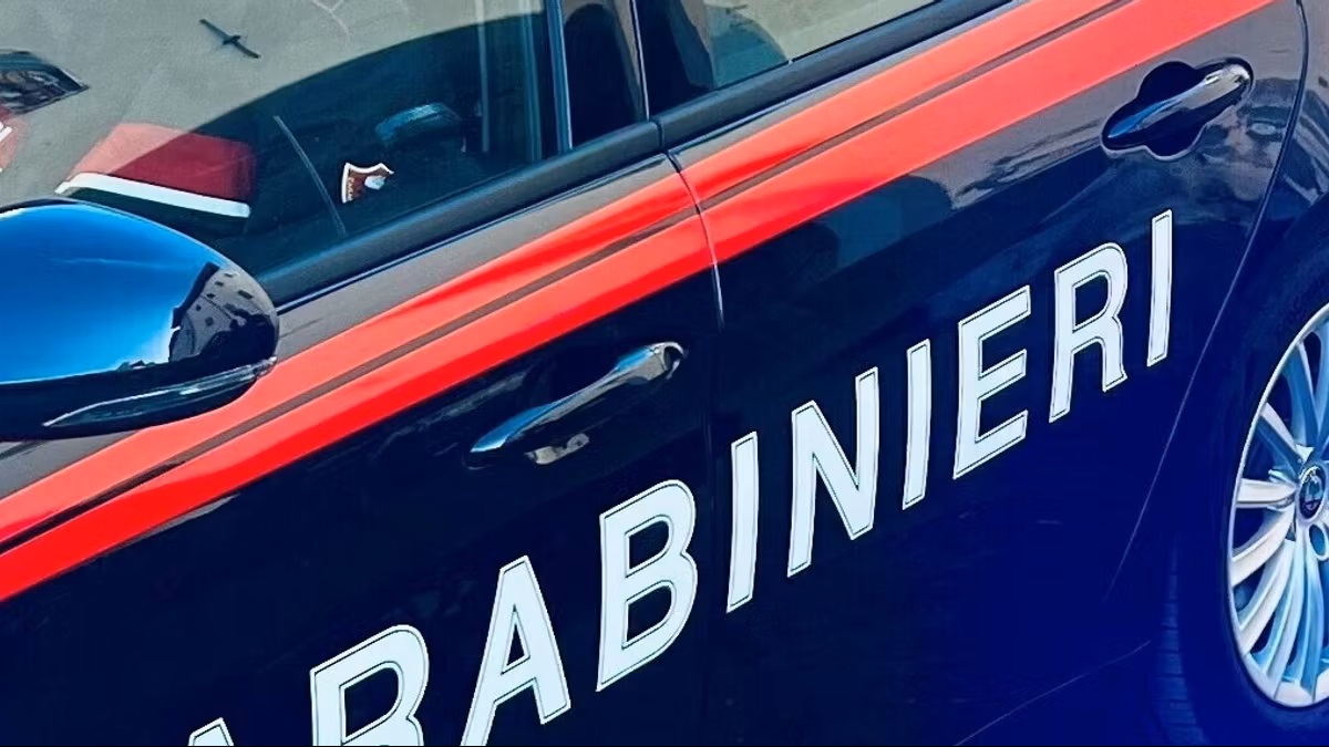 Tragedia a Genova: donna morta dopo una caduta dalle scale, il compagno indagato per omicidio preterintenzionale