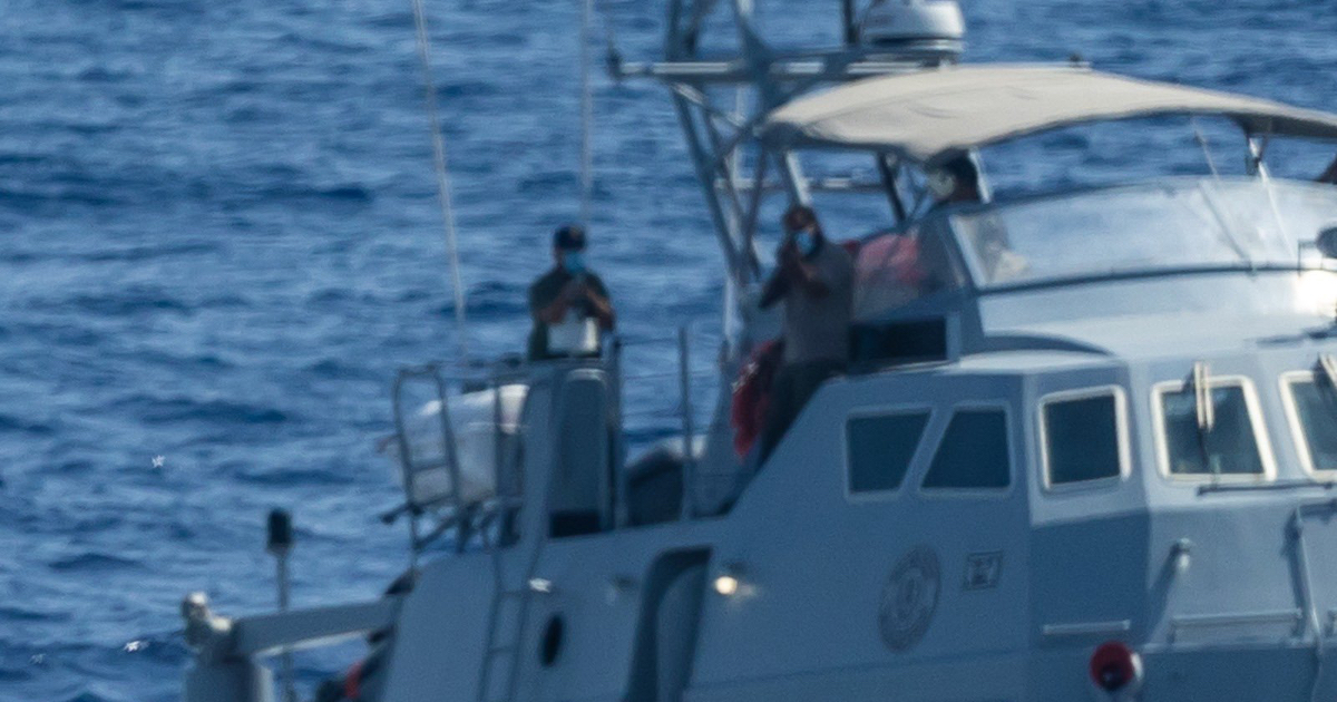 Nave Ocean Viking attaccata dalla Guardia Costiera libica: “Sparato centinaia di colpi contro di noi”