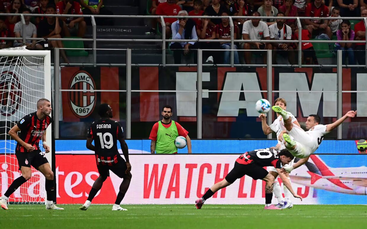 Serie A, clamore a San Siro: la Cremonese batte 2-1 il Milan al debutto. Gol capolavoro di Bonazzoli