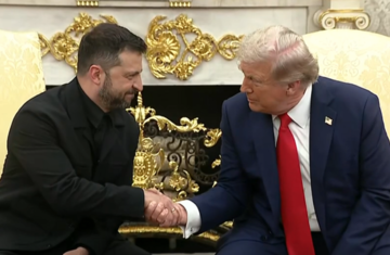Trump interrompe il vertice per telefonare a Putin poi riprendono i colloqui con Zelensky e i leader europei | Cnn: il Pentagono lavora a garanzie sicurezza per Kiev | Mosca: “No a truppe Nato”