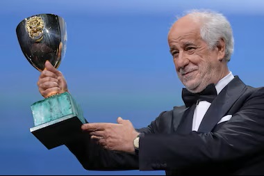 Venezia 2025: Leone d’Oro a Jim Jarmusch, Toni Servillo premiato per “La Grazia”