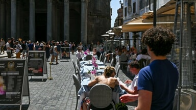 Dopo le proroghe, arrivano le nuove regole per i dehors: via libera del governo