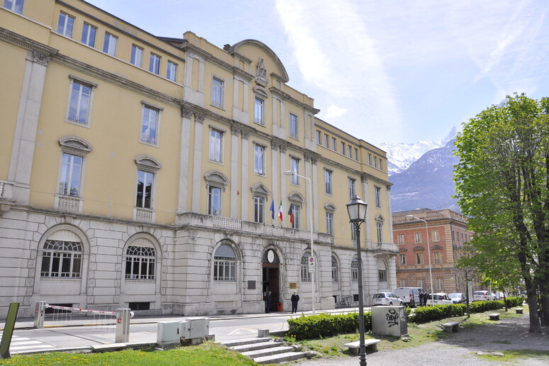 Saint-Pierre, bimbo di tre mesi muore travolto da un trattore: la Procura apre un’indagine per omicidio colposo