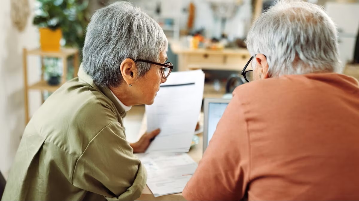 Pensioni: Congelato l’aumento di tre mesi, ma non per tutti. E l’Irpef? Tagli solo per i redditi medi