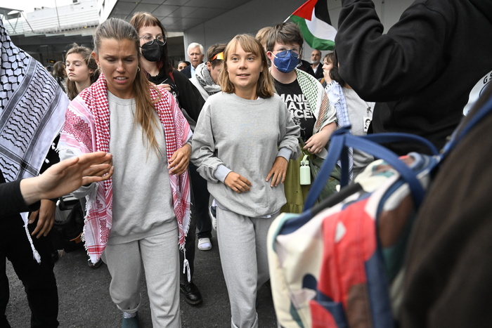 Greta Thunberg Torna a Stoccolma con gli Attivisti della Flotilla