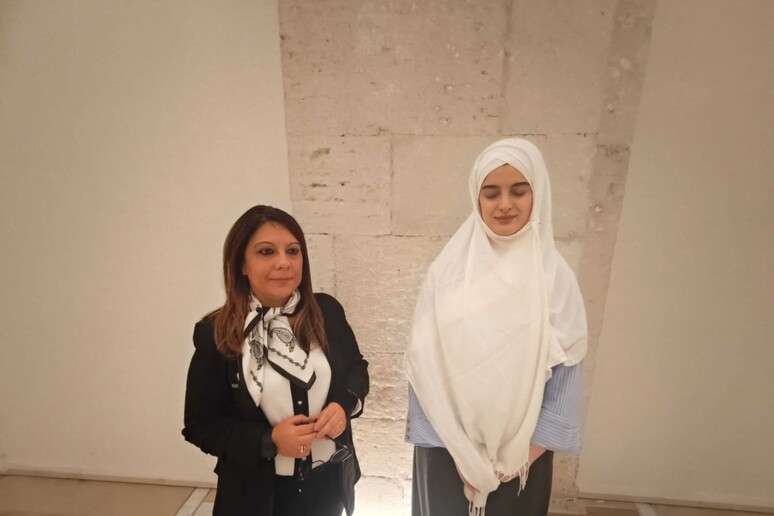 Sciopero della fame per il marito bloccato a Gaza: “Ha perso tutto”