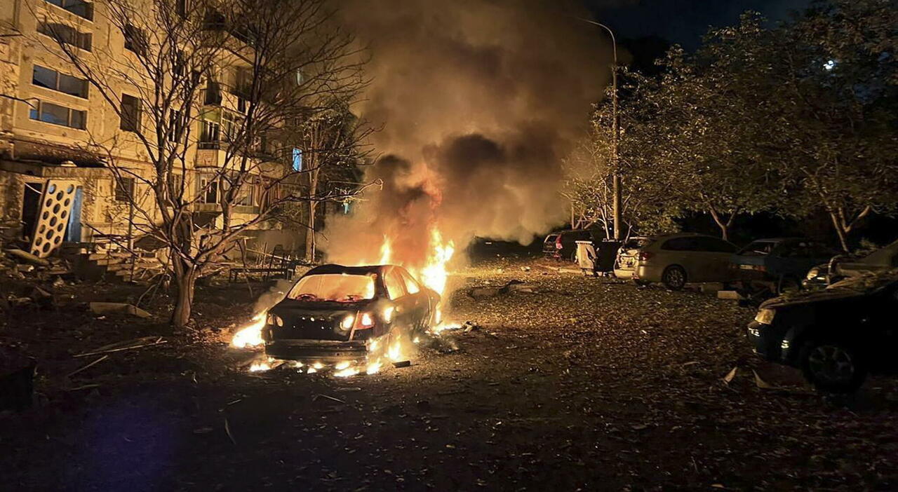 Attacco a Leopoli, paura per 110 italiani a bordo di un treno: “Abbiamo vissuto l’incubo quotidiano dell’Ucraina”