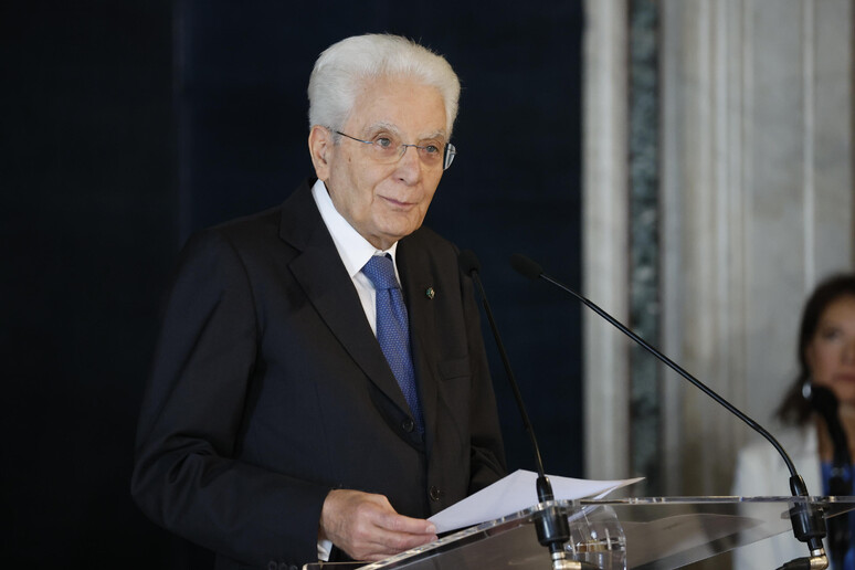 Mattarella: «Le difficoltà della sanità pubblica ostacolano il diritto alla salute»