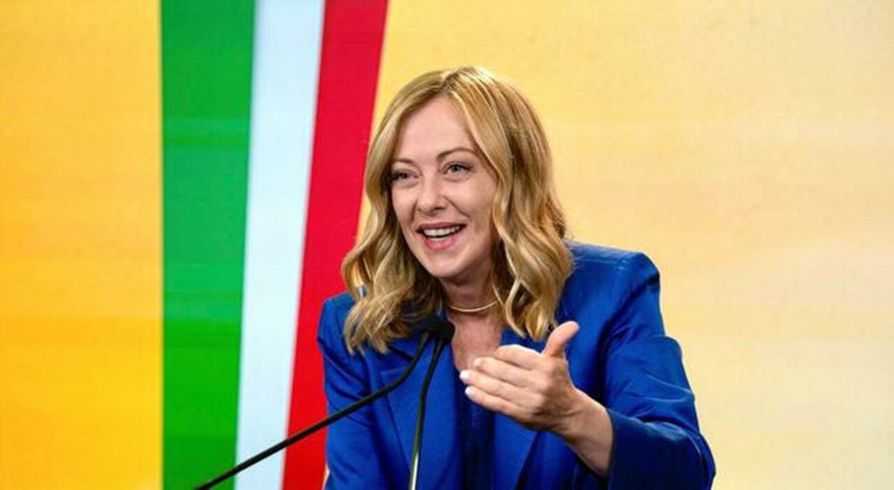 Meloni valuta di accelerare sulla legge elettorale, ma il fronte delle opposizioni resta compatto nel no. E nella maggioranza crescono i dubbi sui tempi. Forza Italia apre al proporzionale con premio.