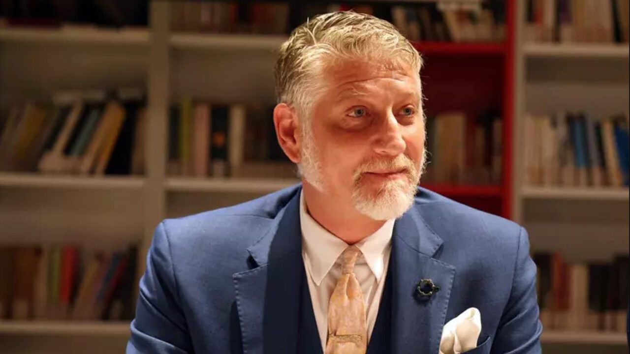 Scontro sui fondi al cinema: opposizione contro Giuli