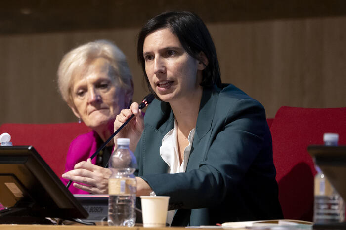 Schlein: “L’Ue faccia un salto verso l’integrazione politica o sarà schiacciata”. Conte attacca: “Con il riarmo si torna indietro di dieci passi”