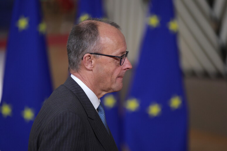 Media: Merz pronto a usare i beni russi congelati in Germania per sostenere Kiev