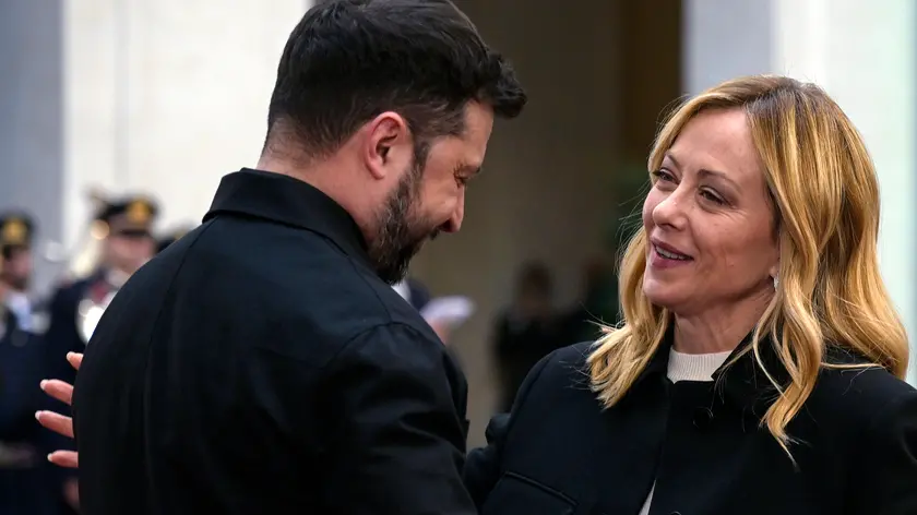 Zelensky: “Con Meloni colloquio eccellente. Contiamo sul sostegno dell’Italia”