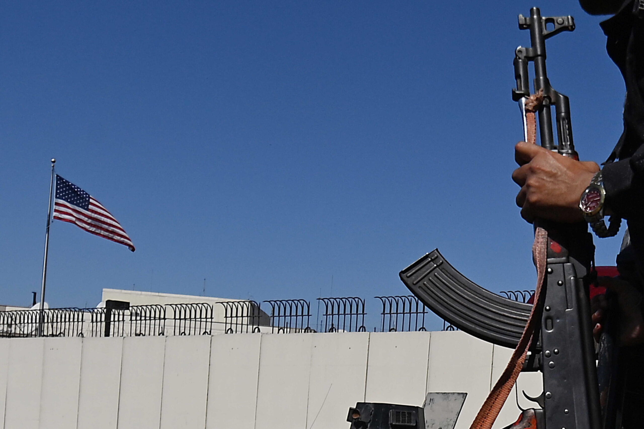 Usa, allerta mondiale per i cittadini: “Iran e gruppi alleati potrebbero colpire interessi americani all’estero”