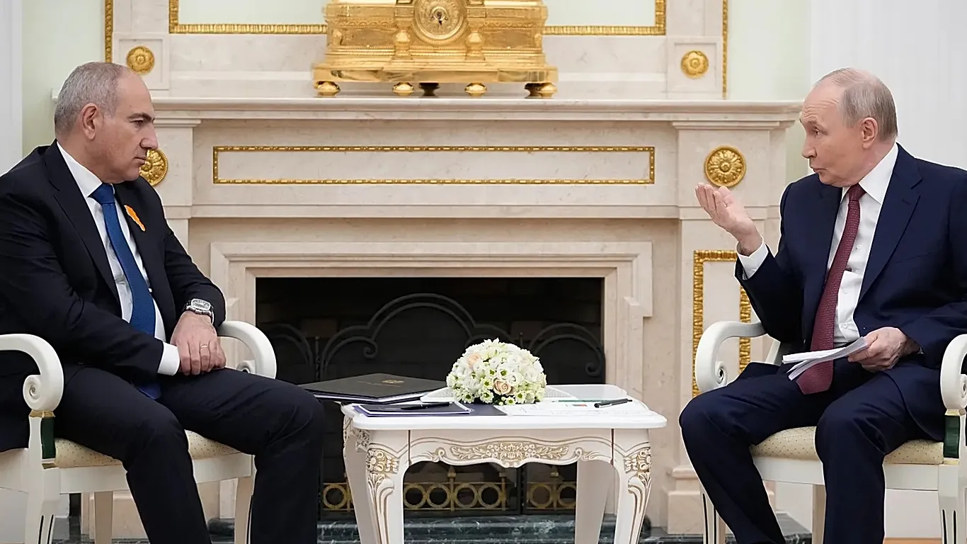 Vladimir Poutine lancia un ultimatum all’Arménie riguardo l’avvicinamento all’Union européenne