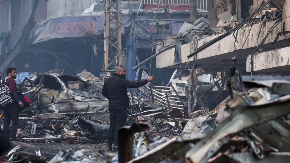 112 morti e 837 feriti negli attacchi israeliani in Libano; l’esercito afferma di aver preso di mira un comandante di Hezbollah