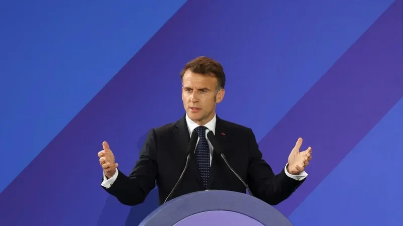 Macron: l’Europa deve rafforzare la propria indipendenza di fronte agli Stati Uniti, alla Cina e alla Russia