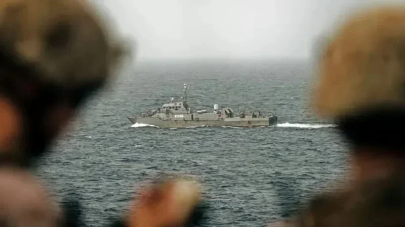 Attacco iraniano nel Golfo: missili contro una fregata americana nello Stretto di Hormuz