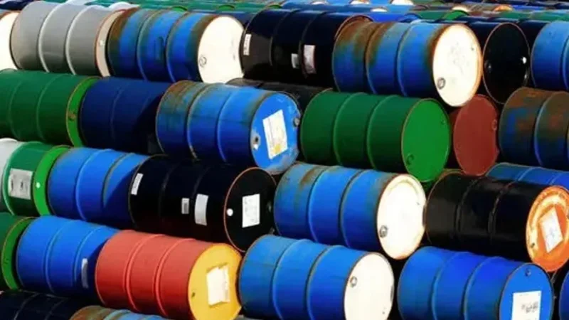 Il petrolio perde quasi il 2% e si avvia a chiudere la settimana con forti ribassi per l’allentarsi dei timori sull’offerta
