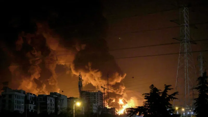 Gli Stati Uniti lanciano nuovi attacchi contro l’Iran: colpite diverse città nel sud del Paese